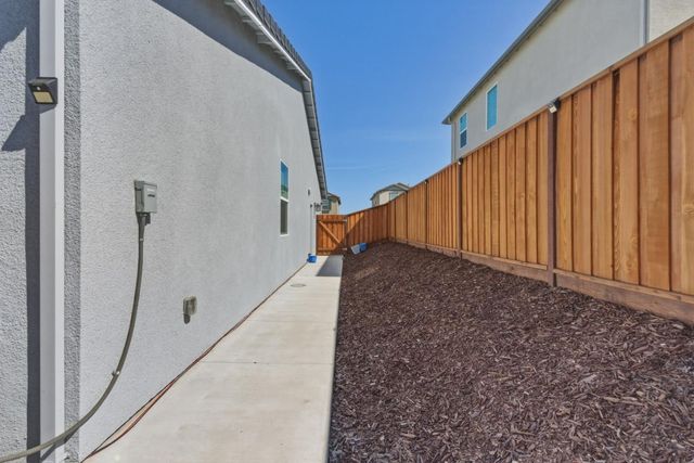 2051 Petunia Drive, Hollister, CA 95023