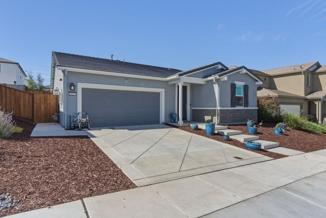 2051 Petunia Drive, Hollister, CA 95023