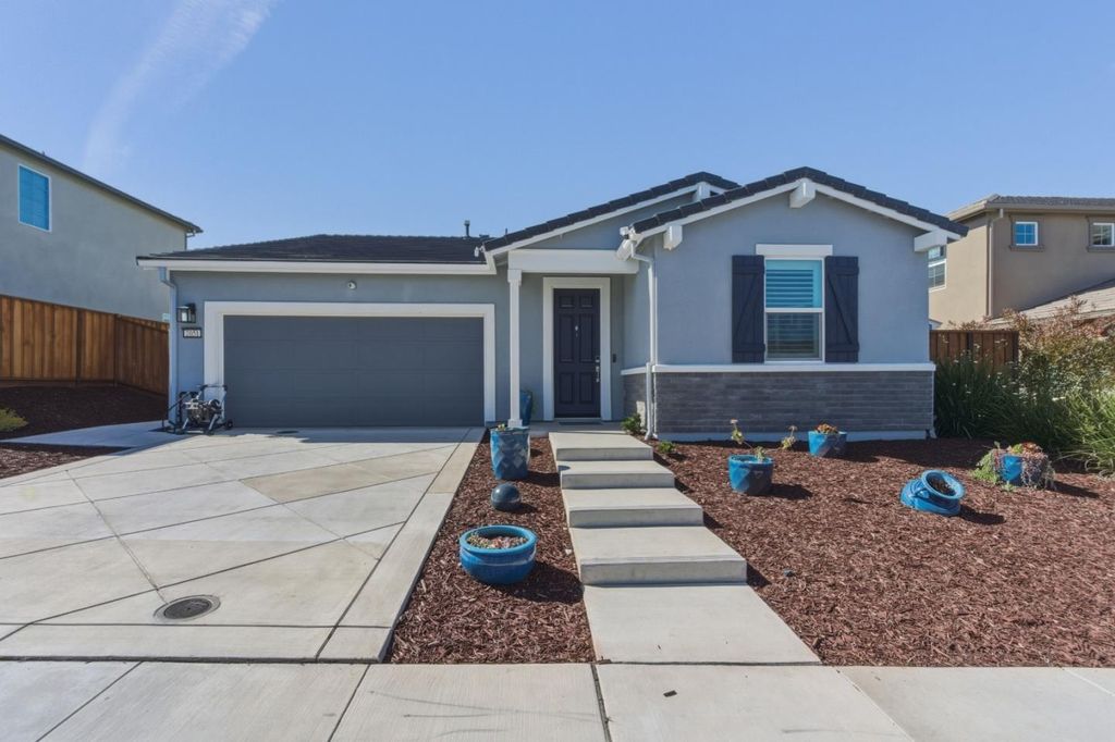 2051 Petunia Drive, Hollister, CA 95023