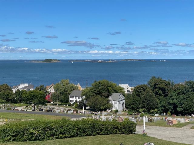 8 Douglas Ave, Hull, MA 02045