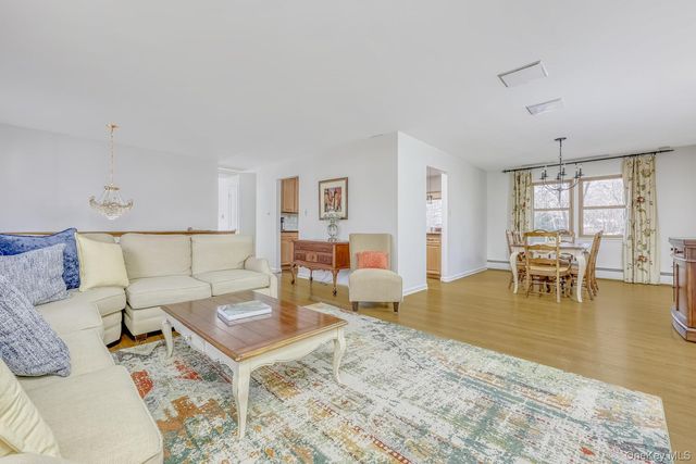 7 E Mayer Drive, Suffern, NY 10901