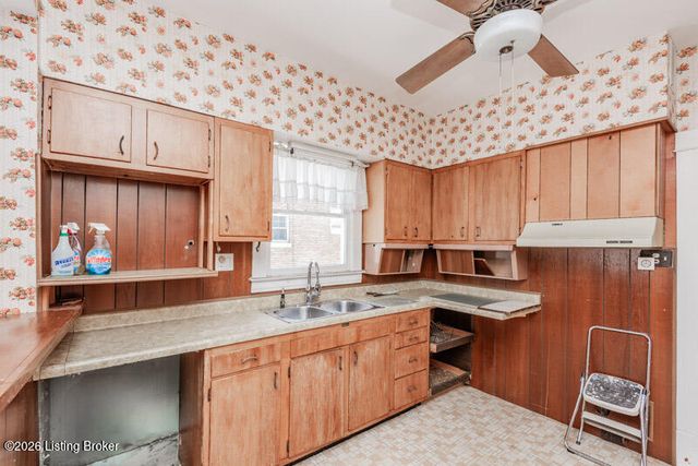 3703 Grandview Ave, Louisville, KY 40207