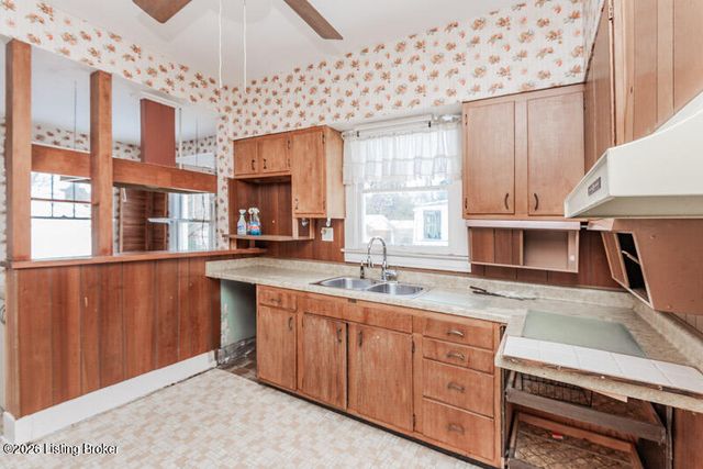 3703 Grandview Ave, Louisville, KY 40207