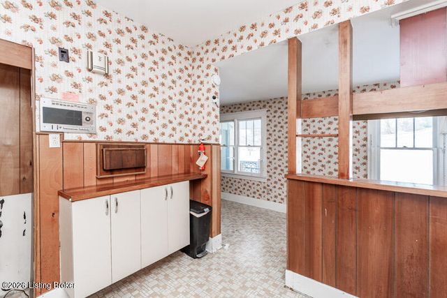 3703 Grandview Ave, Louisville, KY 40207