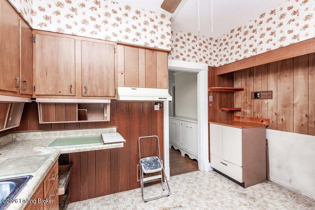 3703 Grandview Ave, Louisville, KY 40207