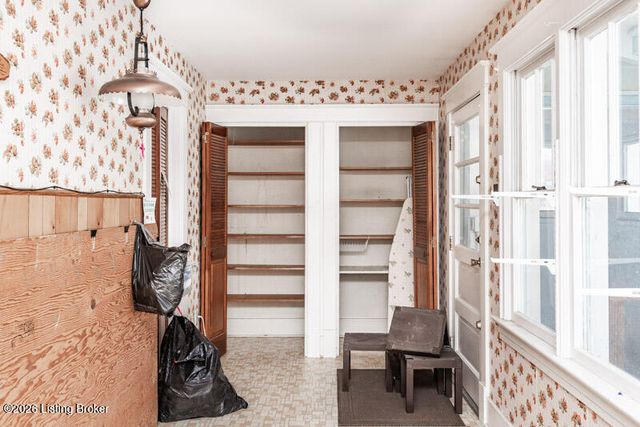 3703 Grandview Ave, Louisville, KY 40207