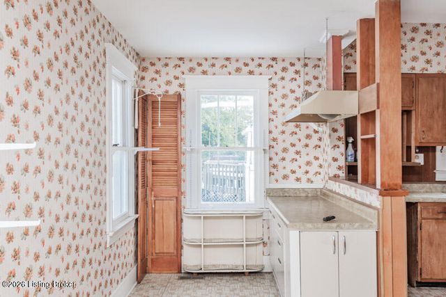 3703 Grandview Ave, Louisville, KY 40207