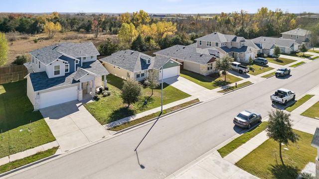 316 Insider LOOP, Elgin, TX 78621