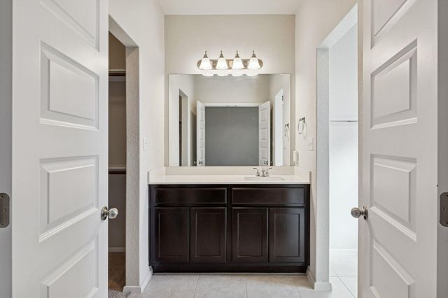 316 Insider LOOP, Elgin, TX 78621