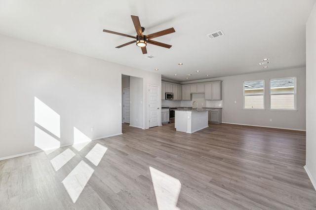 316 Insider LOOP, Elgin, TX 78621