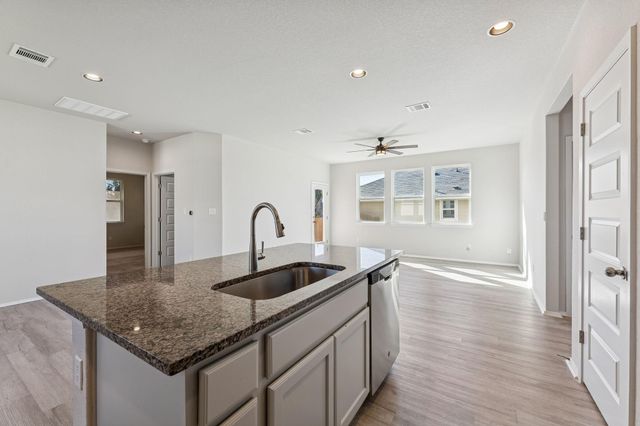 316 Insider LOOP, Elgin, TX 78621