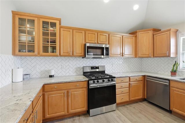3205 SW Alice Lane, Lee's Summit, MO 64082
