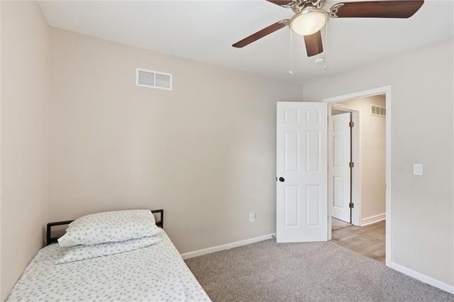 3205 SW Alice Lane, Lee's Summit, MO 64082