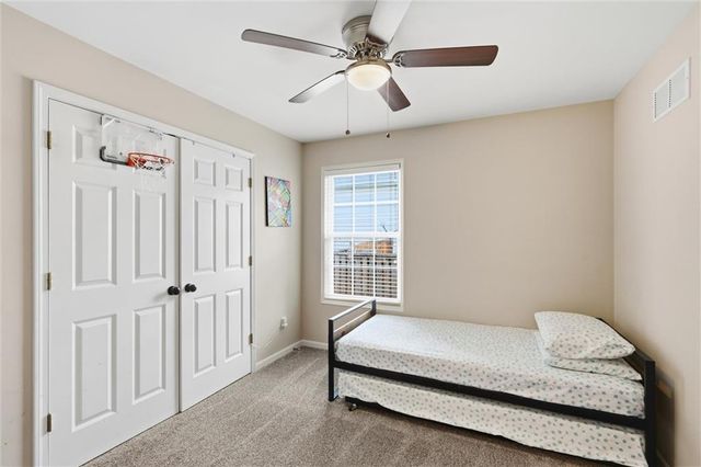 3205 SW Alice Lane, Lee's Summit, MO 64082