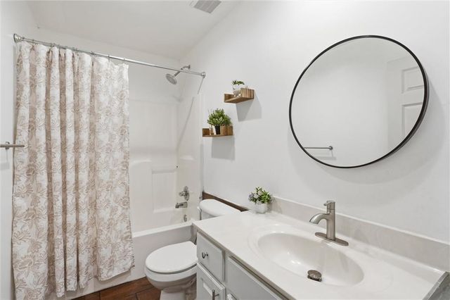 3205 SW Alice Lane, Lee's Summit, MO 64082