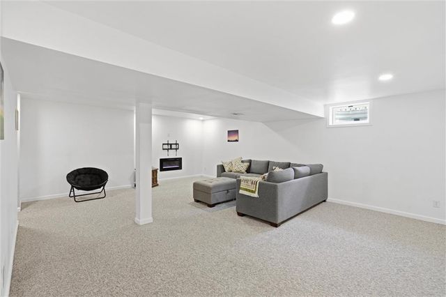 3205 SW Alice Lane, Lee's Summit, MO 64082