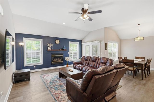 3205 SW Alice Lane, Lee's Summit, MO 64082