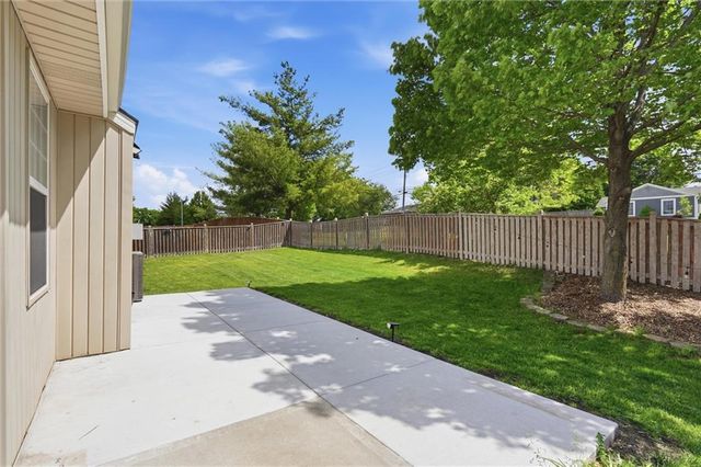 3205 SW Alice Lane, Lee's Summit, MO 64082