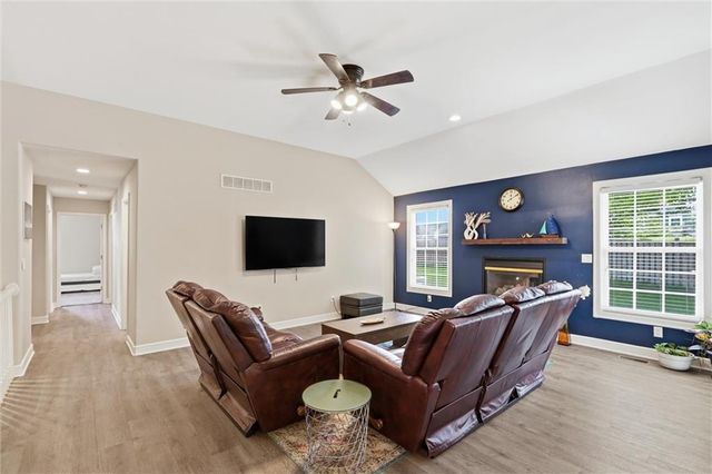 3205 SW Alice Lane, Lee's Summit, MO 64082
