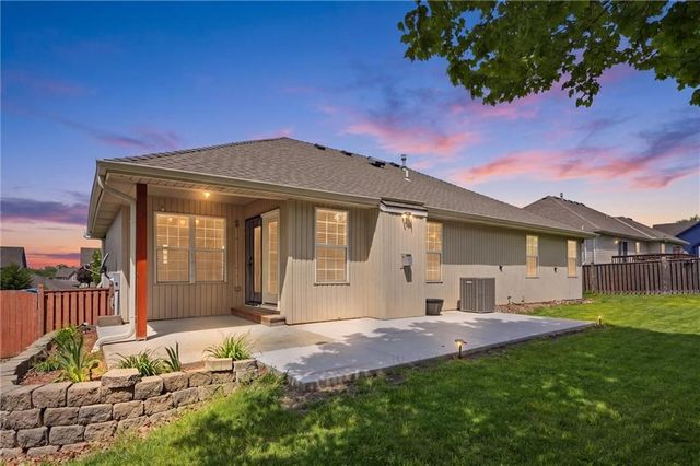 3205 SW Alice Lane, Lee's Summit, MO 64082