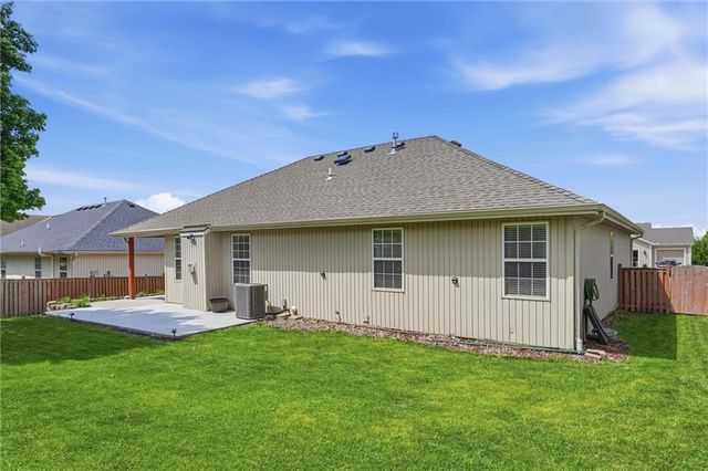 3205 SW Alice Lane, Lee's Summit, MO 64082