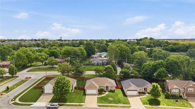 3205 SW Alice Lane, Lee's Summit, MO 64082