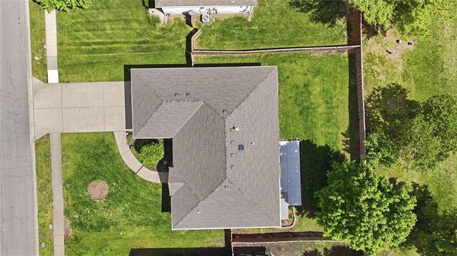 3205 SW Alice Lane, Lee's Summit, MO 64082