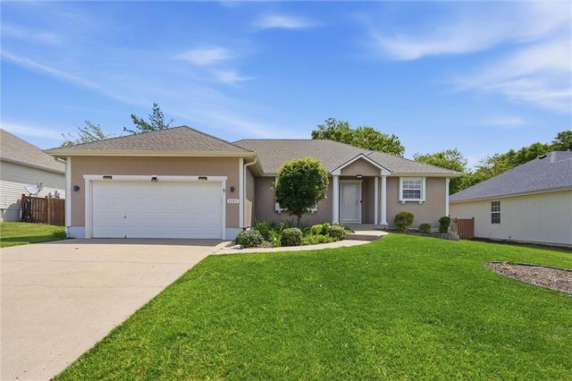 3205 SW Alice Lane, Lee's Summit, MO 64082