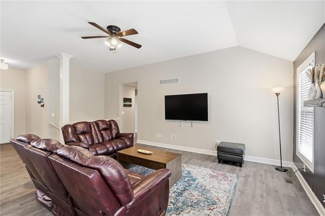 3205 SW Alice Lane, Lee's Summit, MO 64082