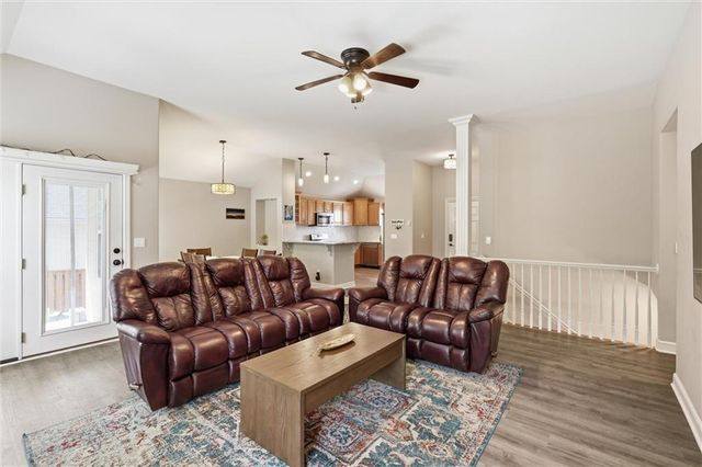 3205 SW Alice Lane, Lee's Summit, MO 64082