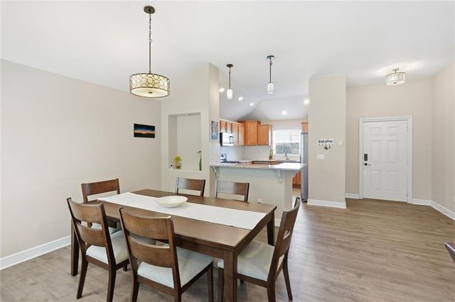 3205 SW Alice Lane, Lee's Summit, MO 64082