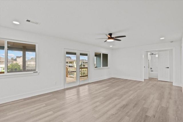 251 Barracuda Street, Bayou Vista, TX 77563