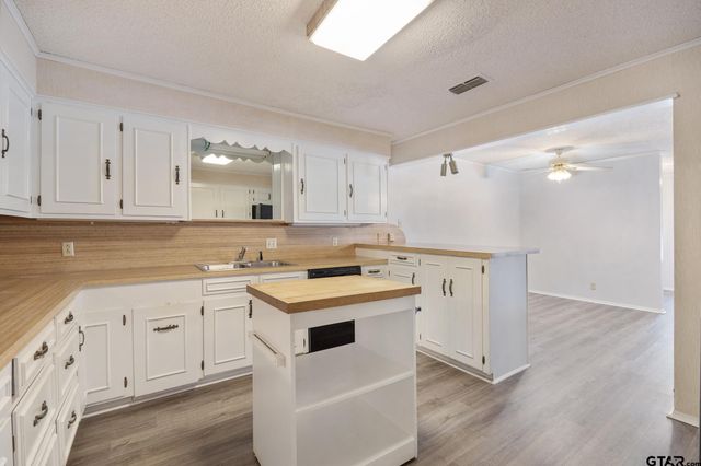 504 Woodland Hills Dr, Tyler, TX 75701