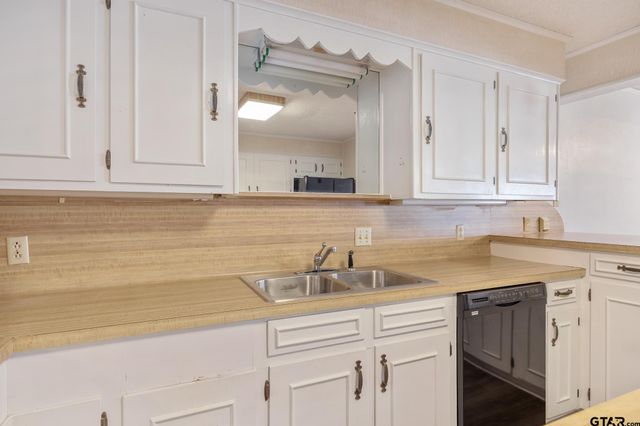 504 Woodland Hills Dr, Tyler, TX 75701