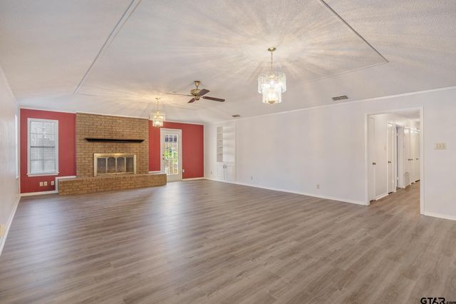 504 Woodland Hills Dr, Tyler, TX 75701