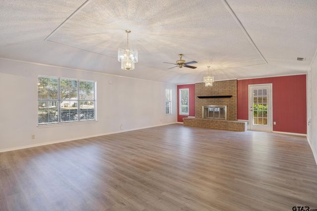 504 Woodland Hills Dr, Tyler, TX 75701