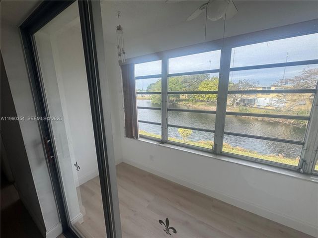 20320 NE 2nd Ave 31, Miami Gardens, FL 33179