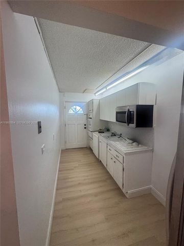 20320 NE 2nd Ave 31, Miami Gardens, FL 33179