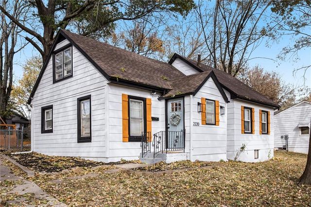 2220 S Cedar Avenue, Independence, MO 64052