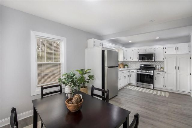 2220 S Cedar Avenue, Independence, MO 64052