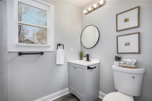 2220 S Cedar Avenue, Independence, MO 64052