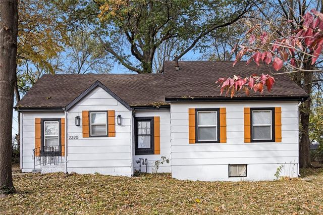2220 S Cedar Avenue, Independence, MO 64052