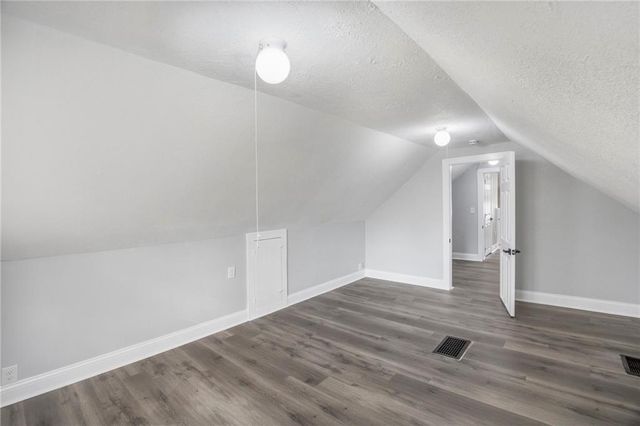 2220 S Cedar Avenue, Independence, MO 64052