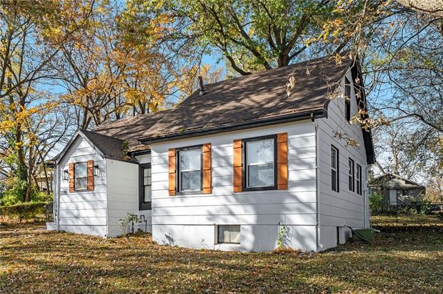2220 S Cedar Avenue, Independence, MO 64052