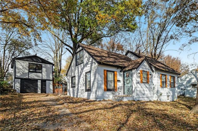2220 S Cedar Avenue, Independence, MO 64052