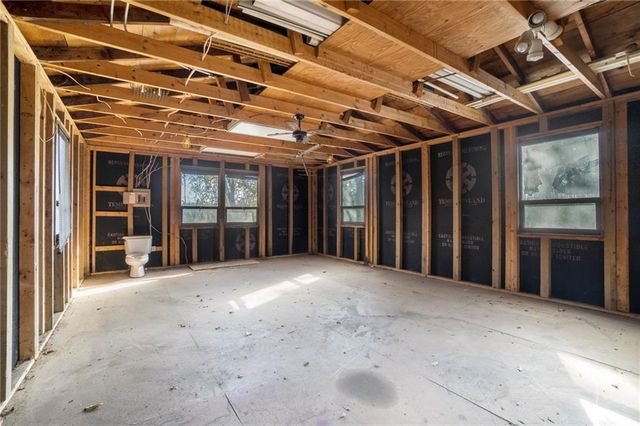 2220 S Cedar Avenue, Independence, MO 64052