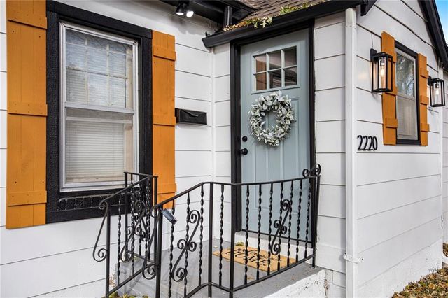 2220 S Cedar Avenue, Independence, MO 64052