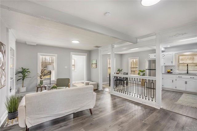 2220 S Cedar Avenue, Independence, MO 64052