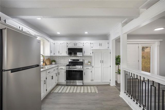 2220 S Cedar Avenue, Independence, MO 64052