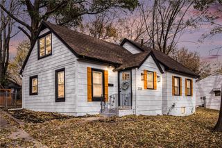 2220 S Cedar Avenue, Independence, MO 64052